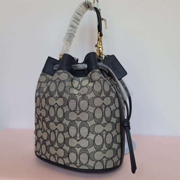 COACH Field Bucket Bag in Signature Jacquard & Leather–Navy Midnight Navy ⭐ - Picture 4 of 16